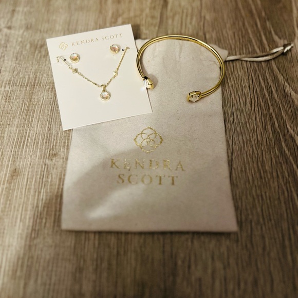 Kendra Scott Nola Gold Pendant Necklace, Earrings, & Bracelet in Dichroic Glass - Picture 4 of 10